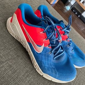 Nike Metcon RWB with holographic Nike swoosh. Mens 8.5, womens 10